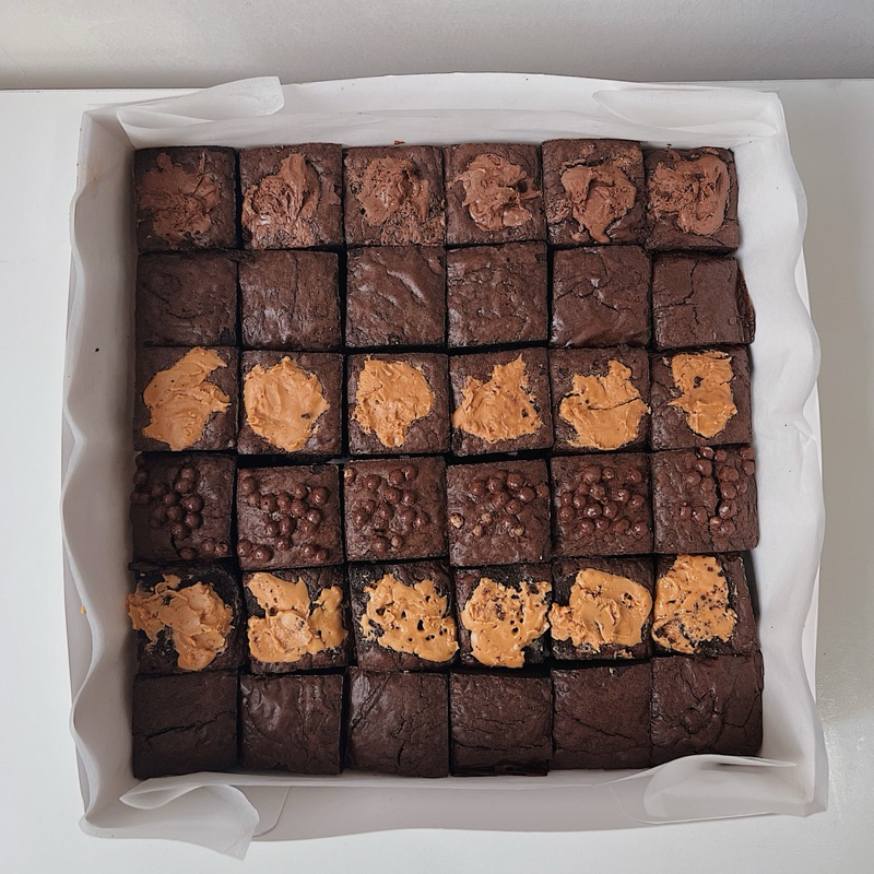 

Fudgy Brownies - BroMix (Brownies Mix : Nutella,Lotus,Original,Peanut,Choco Chips) - @bitesfudgy.id