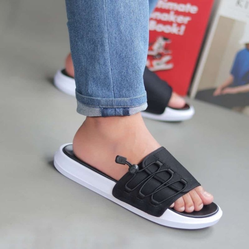 Slop sandal pria Hitam putih terlaris