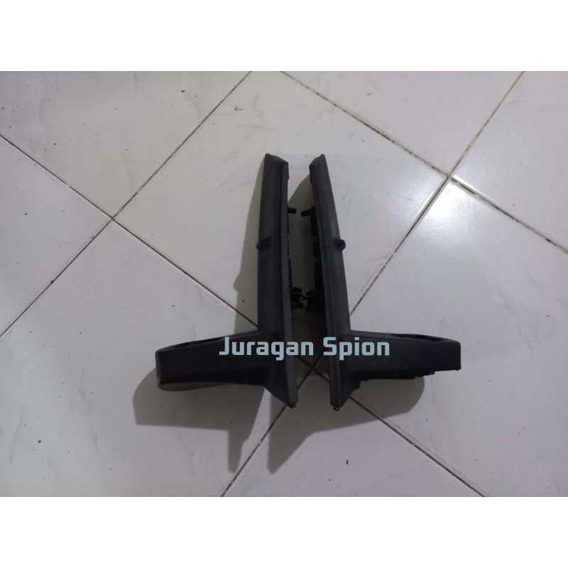 Dudukan spion innova reborn kanan atau kiri