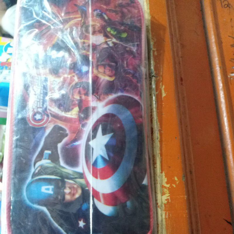 

Kotak Pensil Motif Cowok(1Pcs)