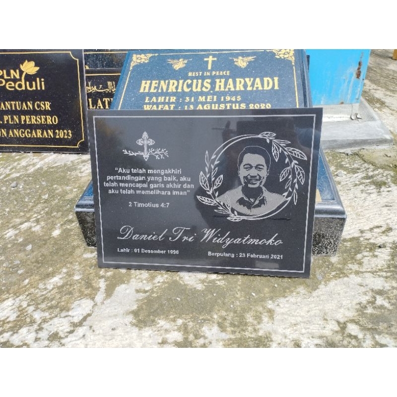batu nisan kristen request foto