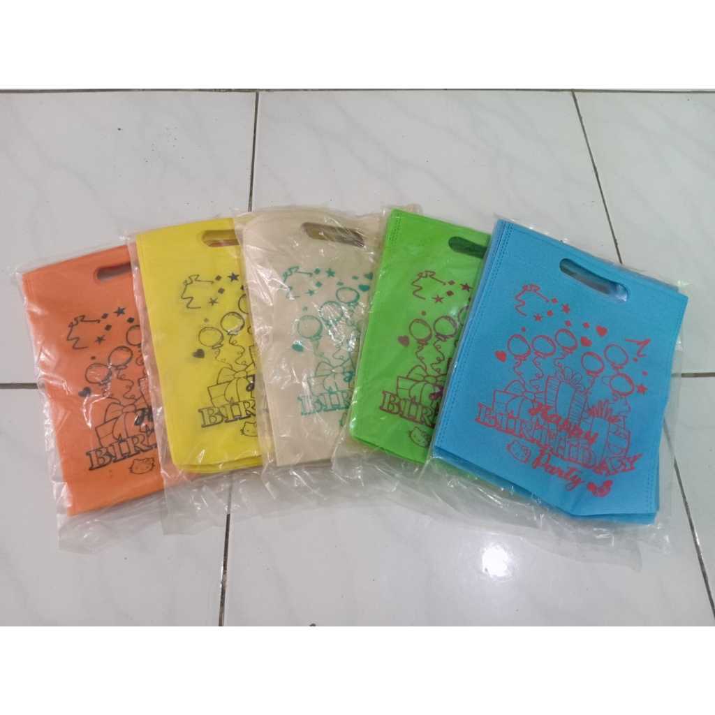 

GOODIE BAG Kain Souvenir Ulang Tahun / Goodie Bag Ulang Tahun Anak 20X25cm 1 LUSIN (ISI 12)