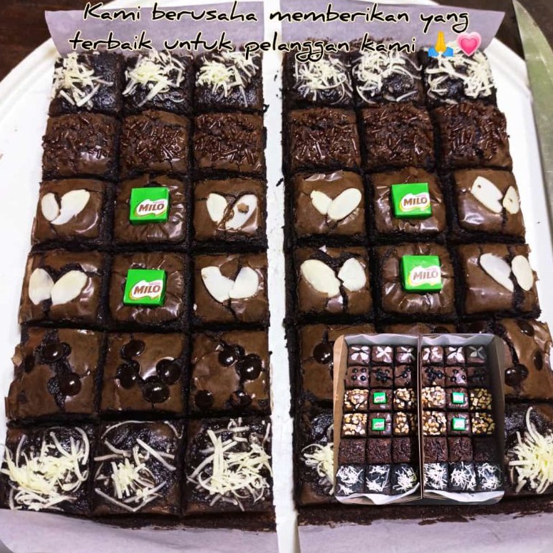 

STD983 ORIGINAL fudgy brownies dark chocolate 18 bitespcs fresh berkualitas