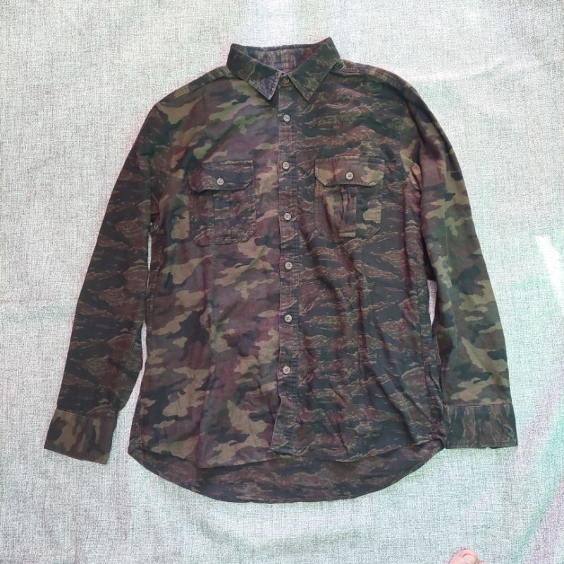 Kemeja Flannel Uniqlo Camo