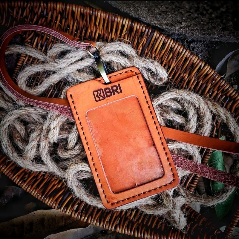 

NAME TAG ID CARD LANYARD HOLDER KULIT ASLI 100% COSTUM GRAFIR LOGO NAMA