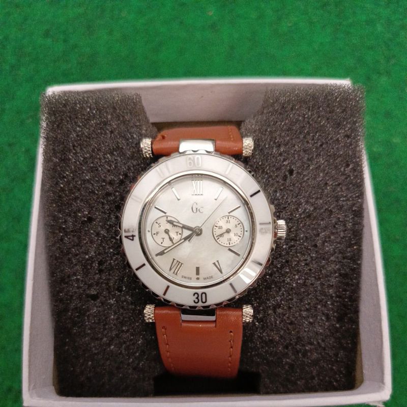 Jam tangan Cewek Original GC Guess Collection like new Preloved second bekas