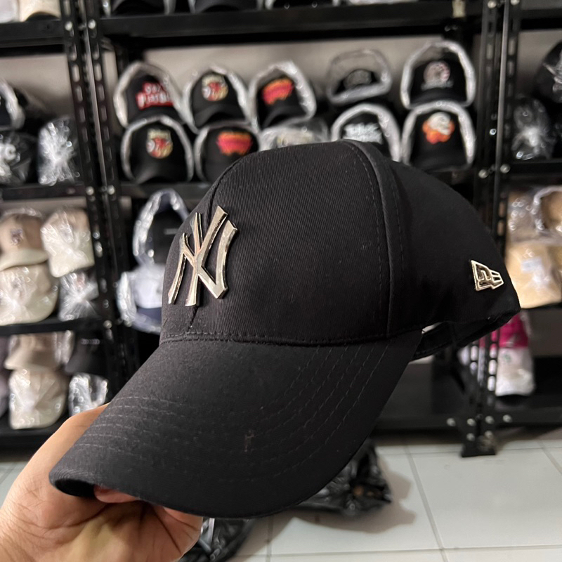 TOPI PRIA LOGO BESI