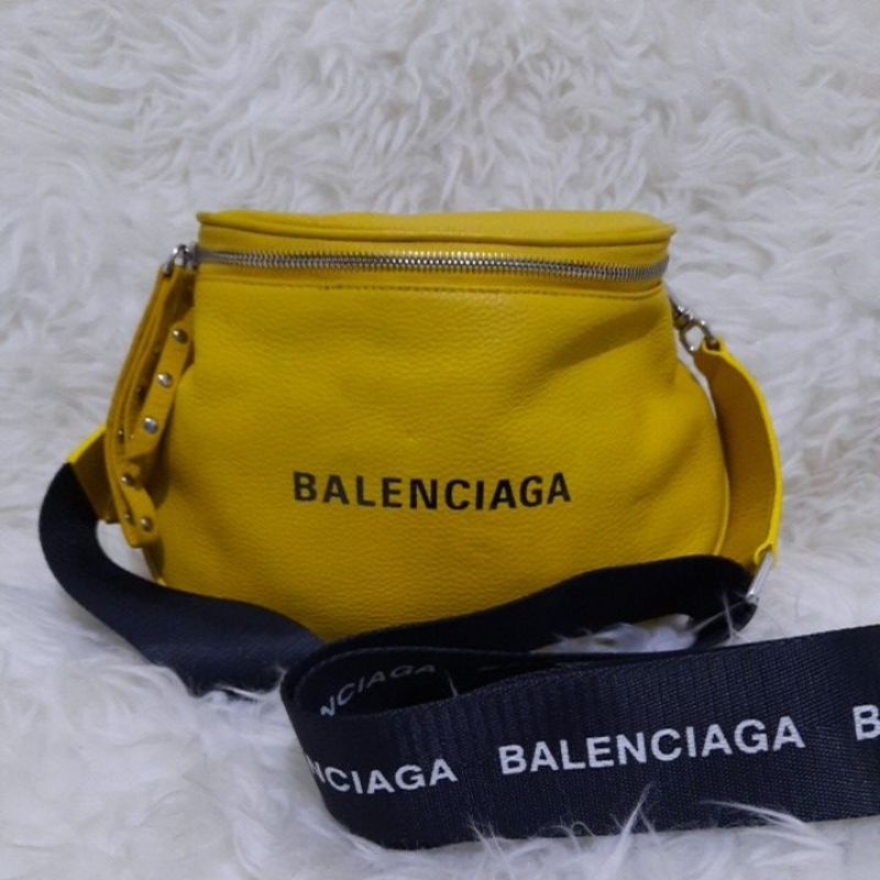 PL sling bag /wb balenciaga