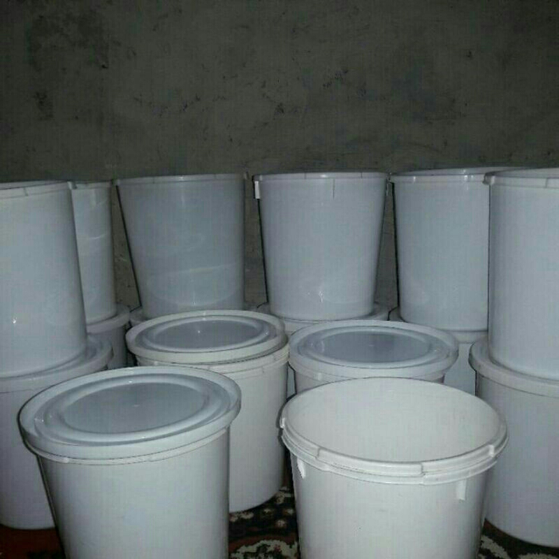 ember untuk naro macam kerupuk dan tembako rokok dll