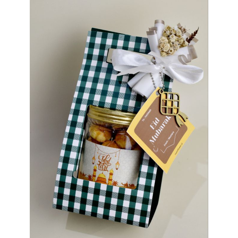 

Hampers Lebaran Haji | idul adha | kue kering | gift box | nastar | stick cokelat
