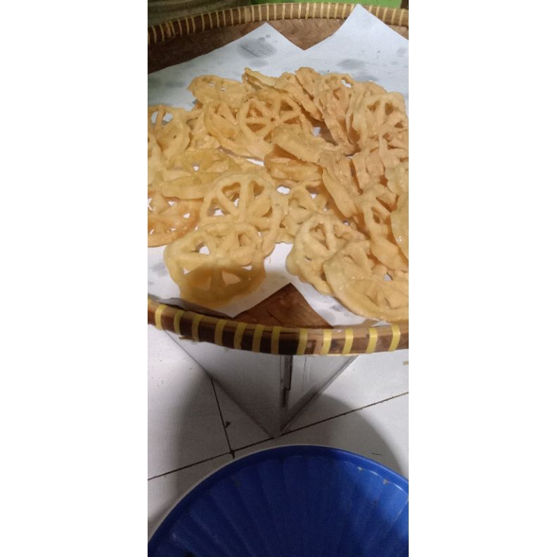 

kue kembang goyang mix wijen khas betawi ukuran 1kg