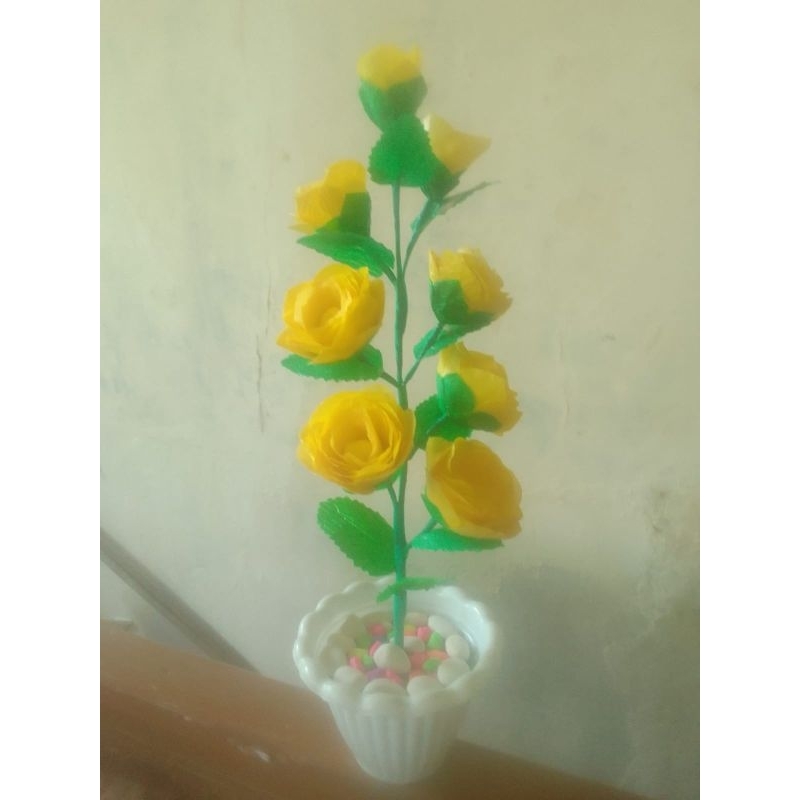 Bunga mawar warna kuning Prakarya Dari plastik kresek