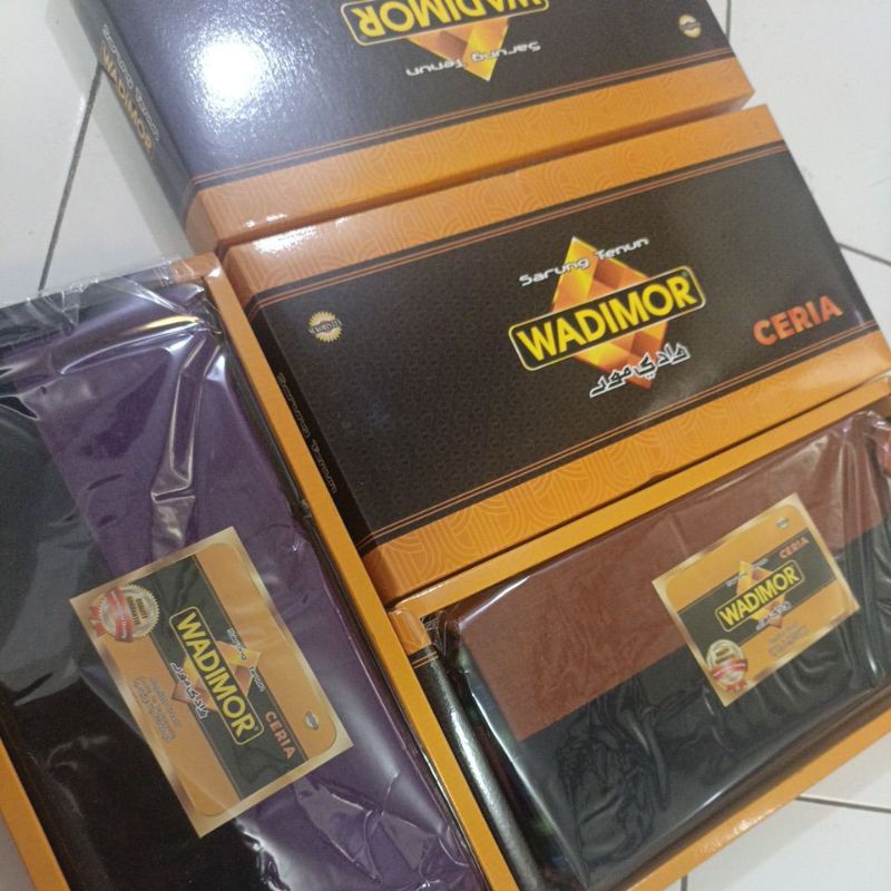 sarung tenun wadimor manik