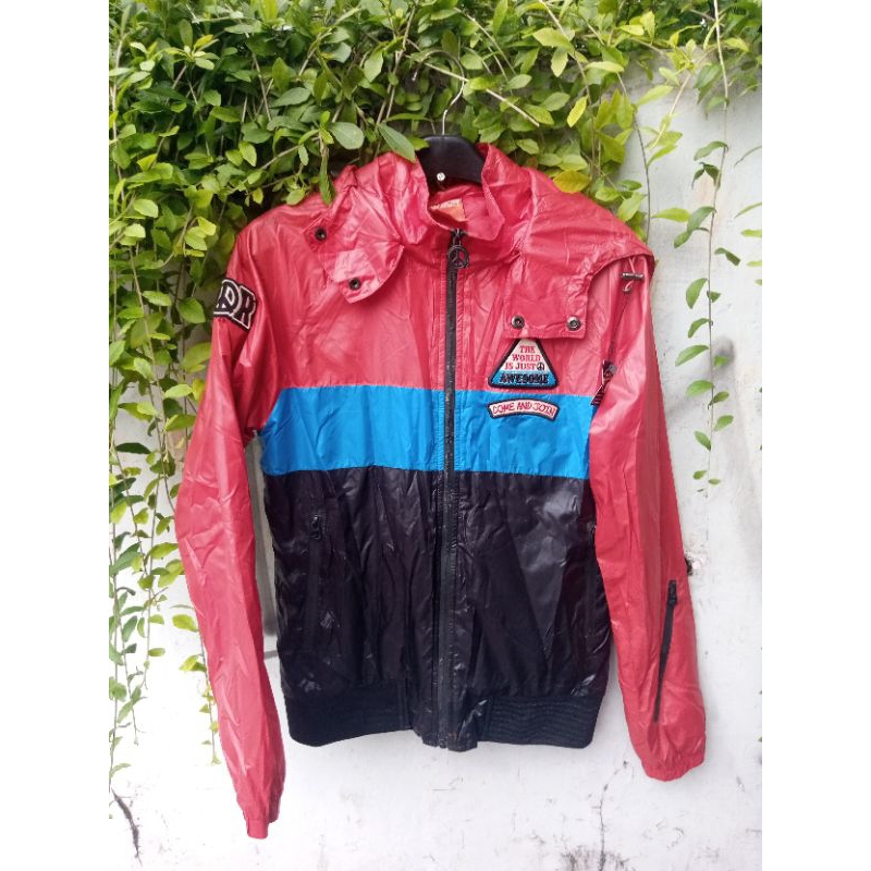 Jaket Outdoor 3qr The World Is Just Awesome