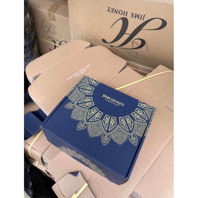

BOX HAMPERS LEBARAN