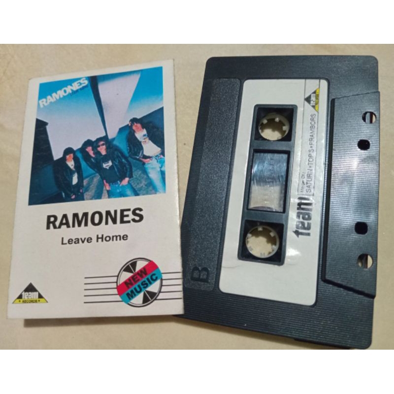 Kaset RAMONES Album Leave Home