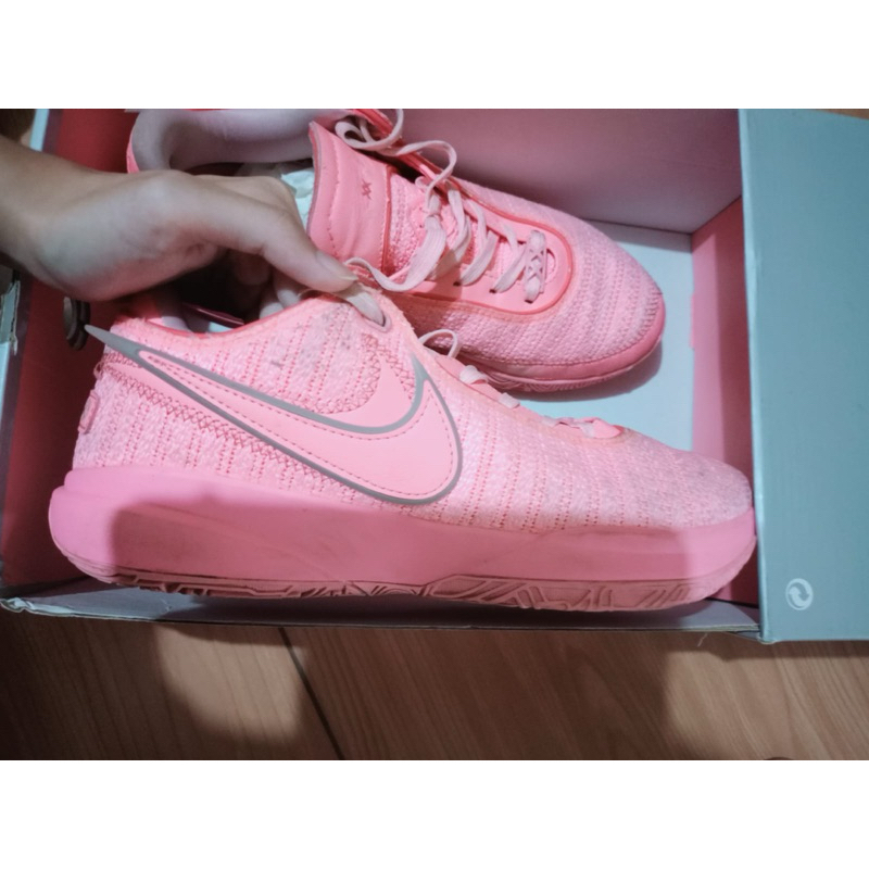 SEPATU BASKET LeBron 20 LOW PINK DREW LEAGUE