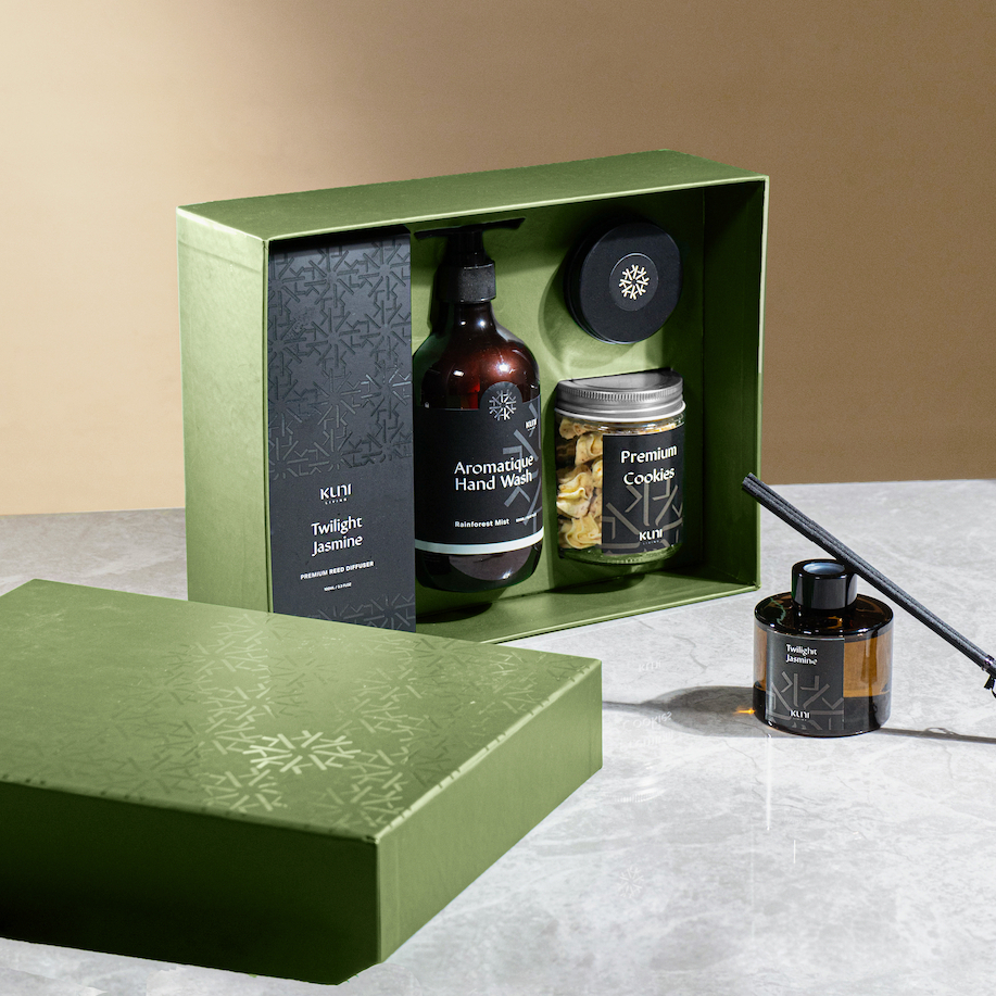 

KUNI Living Christmas Hampers Natal in a Premium Hardbox with gold foil | Wedding Gift | Housewarming Gift