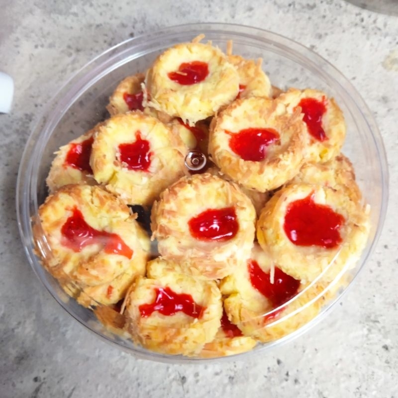 

READY KUE THUMBPRINT COOKIES STRAWBERRY KEJU TOPLES UKURAN +- 450gram | KUE KERING LEBARAN