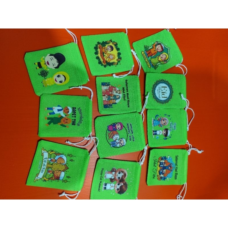 

Amplop Lebaran Model Pouch Serut Warna Hijau Motif Lebaran