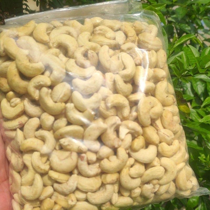 Kacang Mete Utuh Super 1kg. mentah