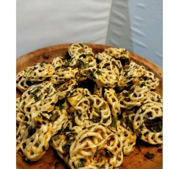 

sebring rafael/kerupuk seblak mawar pedas daun jeruk 1 kg
