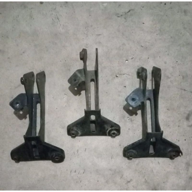 Dudukan Tameng Honda Beat Karbu Original Copotan
