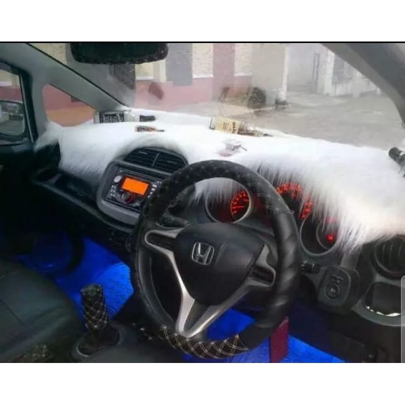 Alas karpet bulu dashboard mobil import avanza,xenia,ayla,agya,brio,innova,riaze,xpander,rush dll