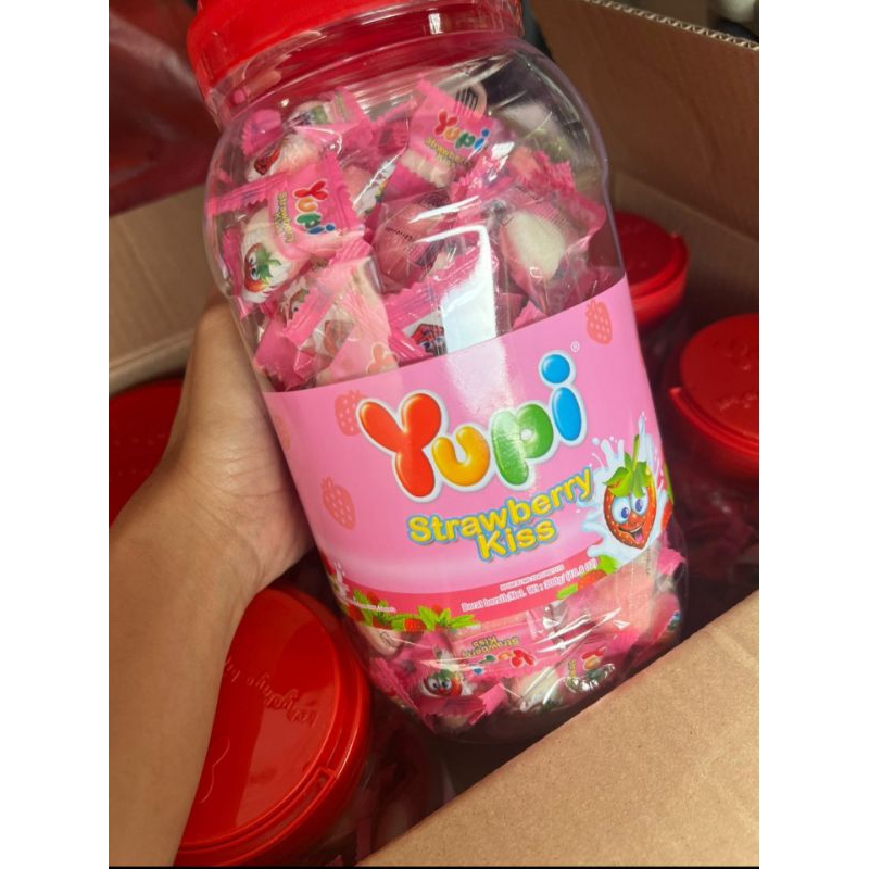 

PERMEN YUPI STRAWBERRY KISS TOPLES 300 GRAM