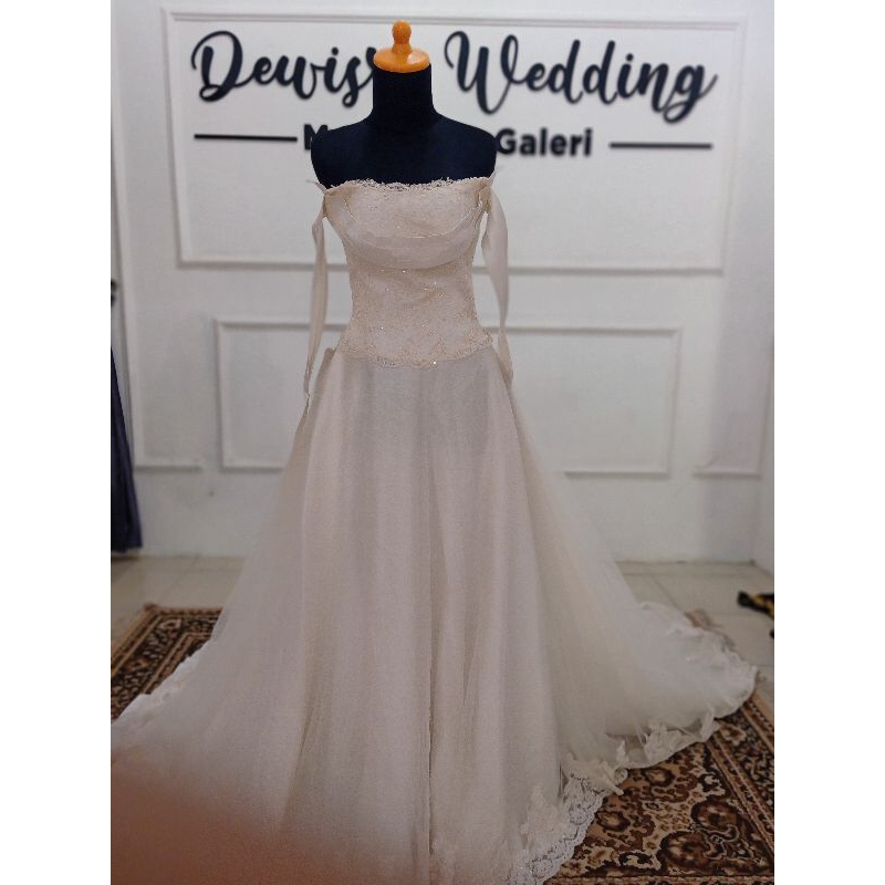 Preloved wedding dress/gaun pengantin