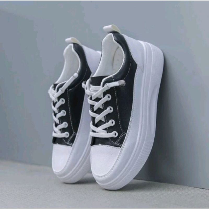 sepatu sneakers wanita import hitam putih terlaris Korean style