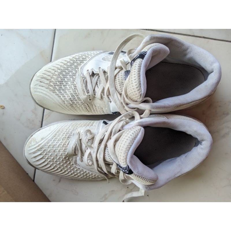 sepatu asics premium