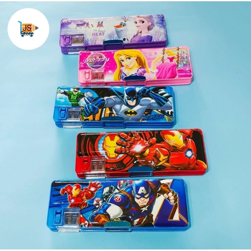 

Kotak Tempat Pensil Magnet 2 sisi Karakter Superhero Frozen Princess Avengers Ironman / Tepak Pensil Karakter Fancy