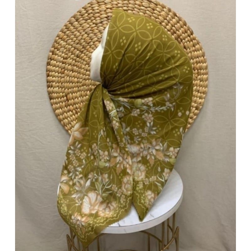 HIJAB SEGI EMPAT MOTIF BUNGA WARNA OLIVE KERUDUNG VOAL PREMIUM