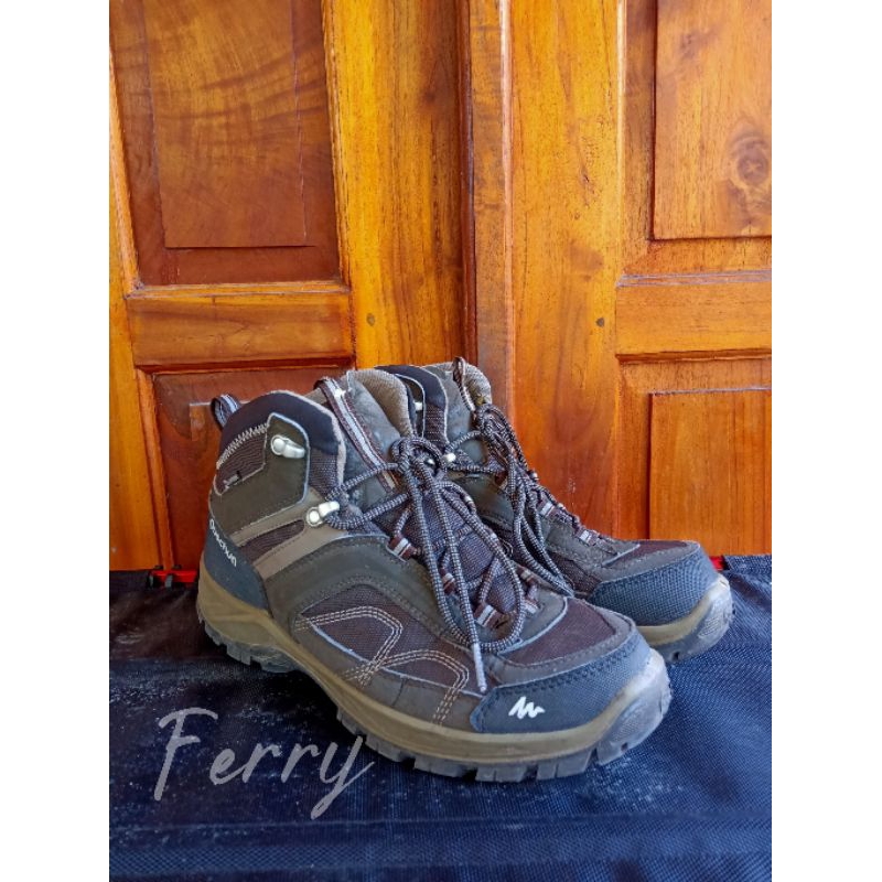 Sepatu outdoor gunung Quechua MH100 by Decathlon (Bekas/second)