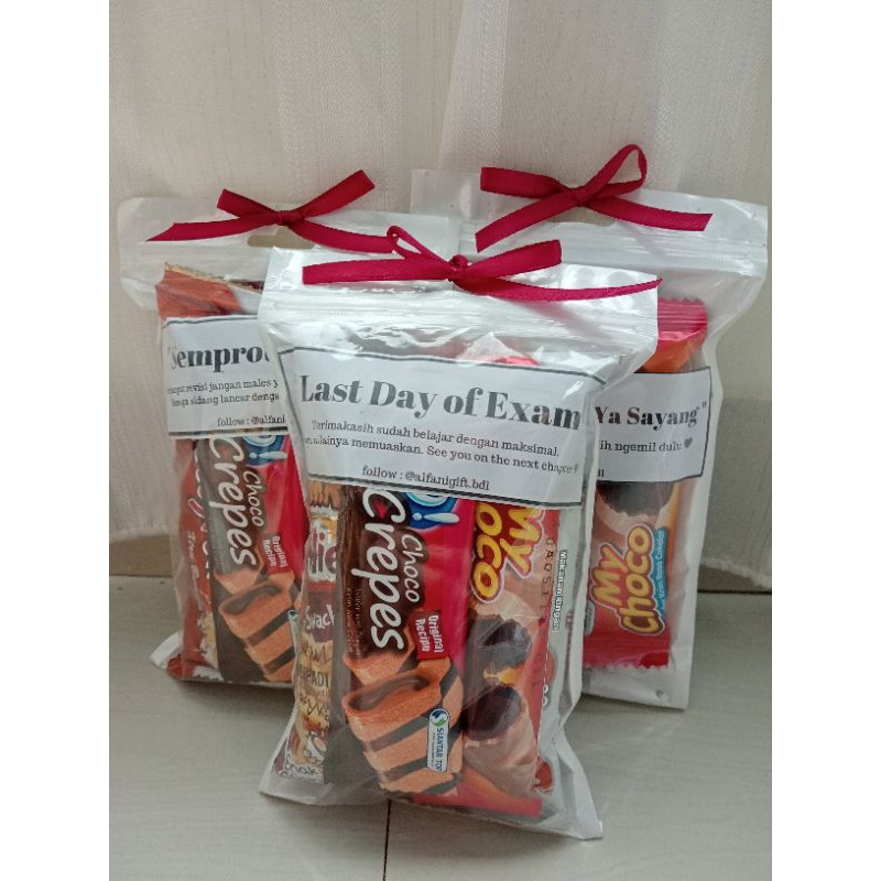 

HAMPER SNACK MINI / KADO WISUDA / HAMPERS SNACK LEBARAN / KADO ULANG TAHUN/SNACK ULANG TAHUN