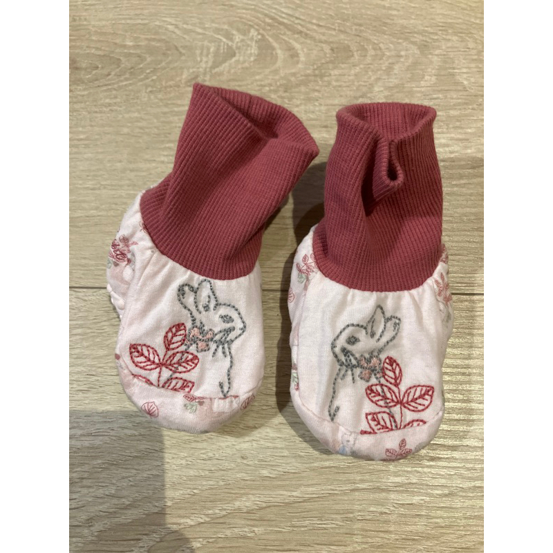 baby shoes / kaos kaki bayi merek tu ( peter rabbit ) / baby socks size 6-9 months