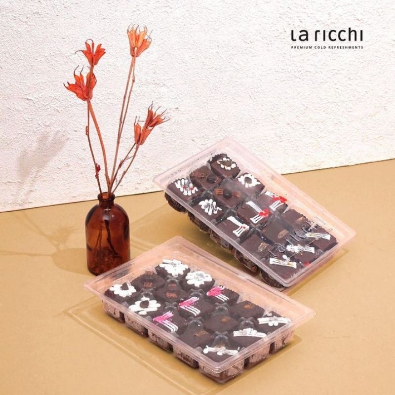 

PETITE ICE CREAM by LARICCHI - PREMIUM COLD REFRESHMENT