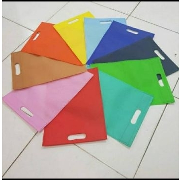 

Goodie bag oval 25x35 Tebal. Tas Spondbond. Goodiebag Murah