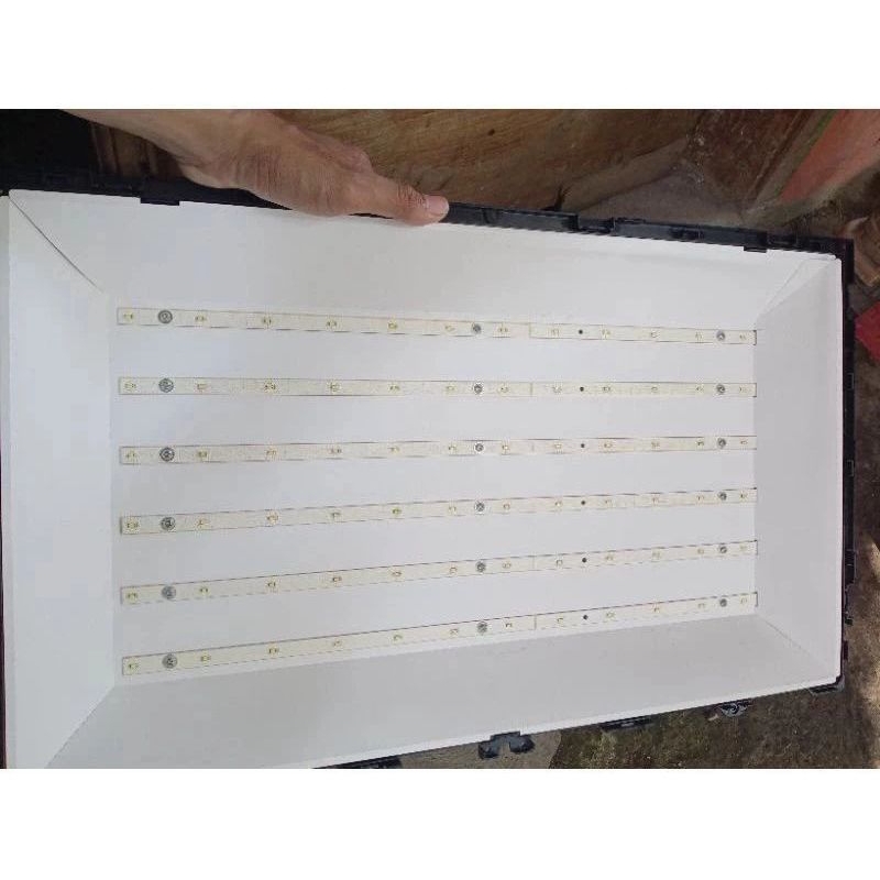 BL Backlight PLD 24T800 - 24T810 - 24D810 - 24D800 - 24D800W - 24D900 - 24D900W Polytron Original