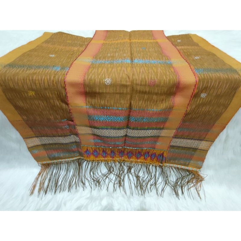 Hiou Sitalasari ronce pakaian adat wanita simalungun