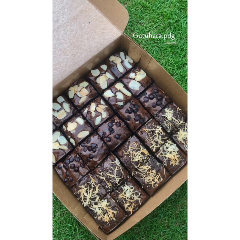 

[PROMO SPESIAL] GARTIS ONGKIR HAMPERS BROWNIES PANGGANG FUDGY BROWNIES