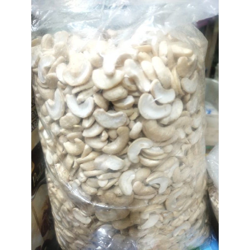 

kacang Mede belah dua mentah
