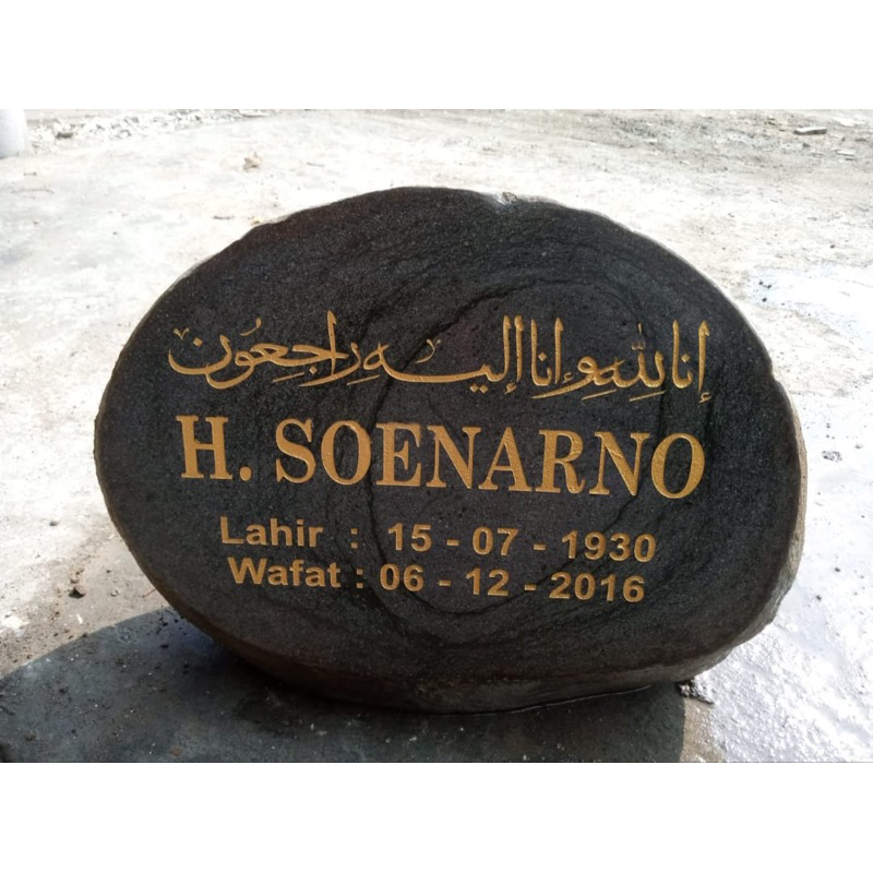 BATU NISAN DARI BATU KALI