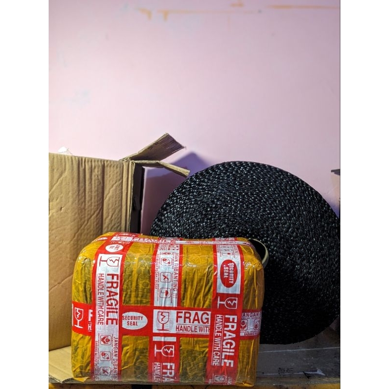 

PACKING BUBBLE DAN KARDUS UNTUK KEAMANAN BARANG
