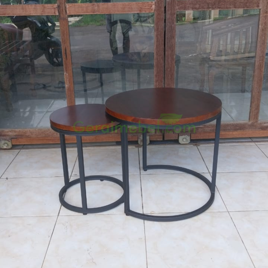 Meja sudut bulat kayu jati kaki besi minimalis 2 susun layer, Coffee Table bundar untuk ruang tamu