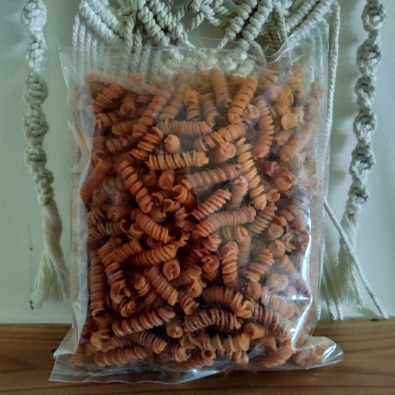 

Makaroni spiral pedas daun jeruk kemasan 500gram atau 1/2 kg makanan ringan - Snack - kriuk - cemilan - renyah - murah - termurah