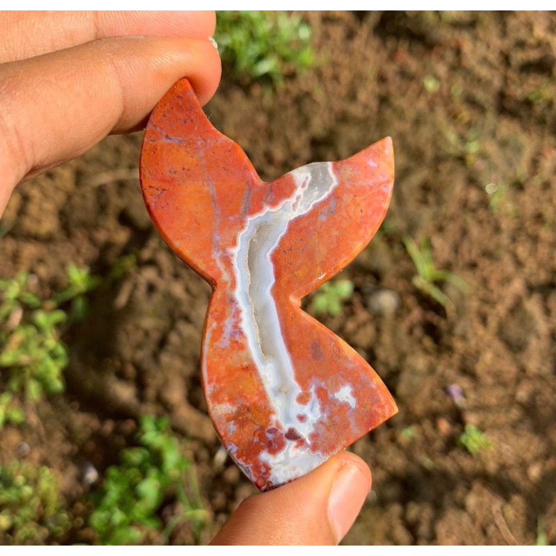 ukiran ekor putri duyung batu badar merah