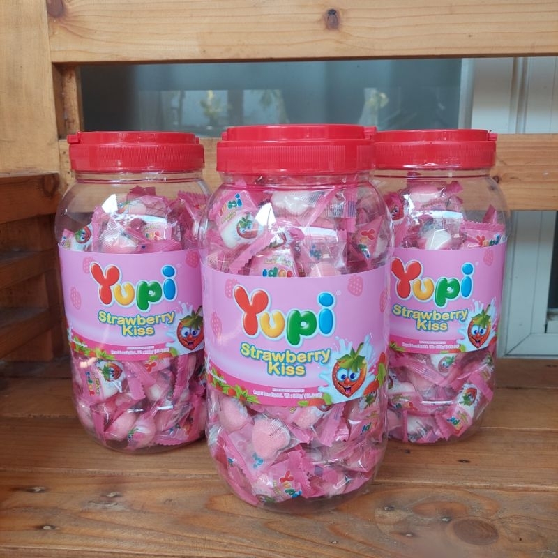 

PERMEN YUPI STRAWBERRY KISS KEMASAN TOPLES 300 GRAM