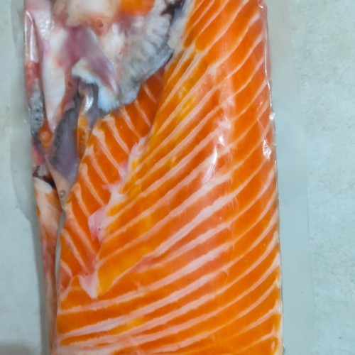 

Daging Iga Salmon Full Tanpa Tulang dan Kulit - Triming Iga Salmon